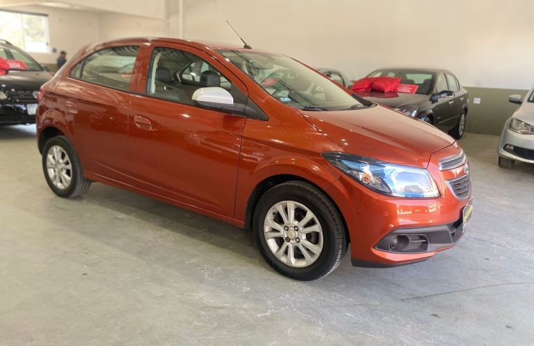 Chevrolet Onix 1.0 MPFi Lollapalooza 8V Flex 4p Manual - Foto #2