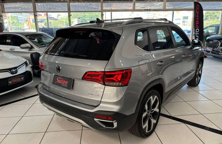 Volkswagen Taos 250 TSi Highline - Foto #2