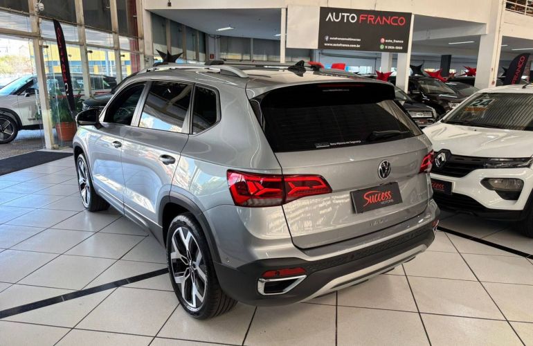 Volkswagen Taos 250 TSi Highline - Foto #4