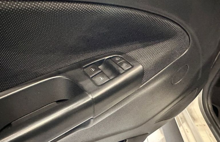 Volkswagen Voyage 1.0 12v MPi Totalflex 4p Manual - Foto #8