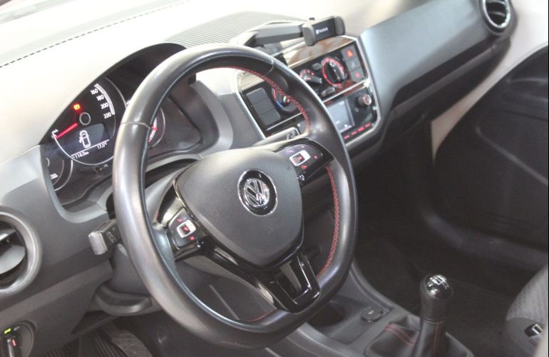 Volkswagen Up 1.0 170 TSi Total Connect - Foto #3