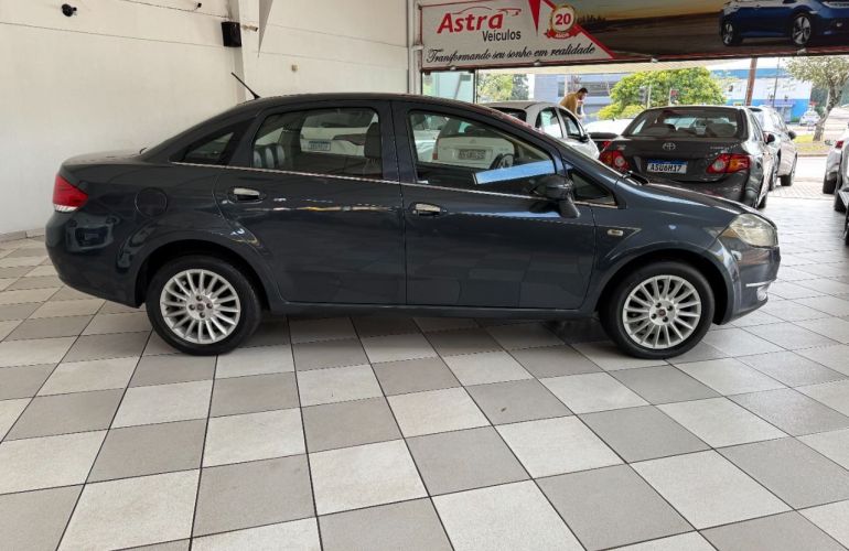 Fiat Linea HLX 1.9 16V (Flex) - Foto #8