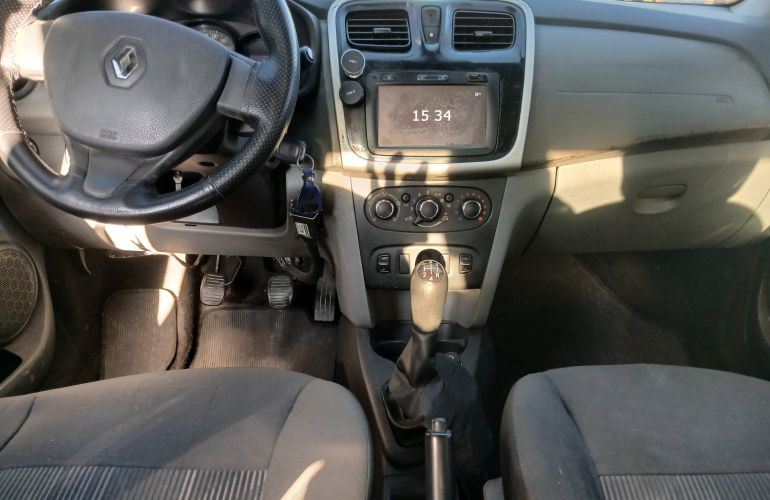 Renault Logan Expression 1.6 8V (Flex) - Foto #4