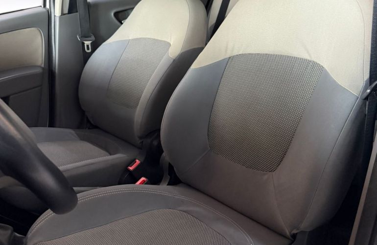 Fiat Palio Essence 1.6 16V (Flex) - Foto #6