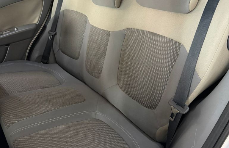 Fiat Palio Essence 1.6 16V (Flex) - Foto #7