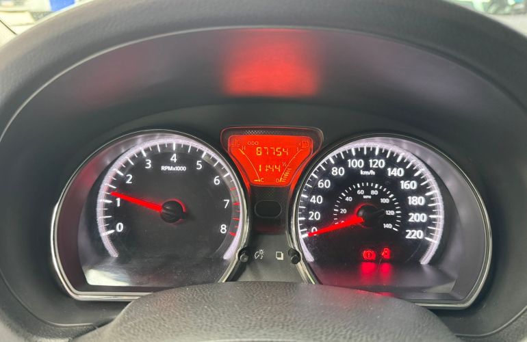 Nissan Versa 1.6 16V SV - Foto #5