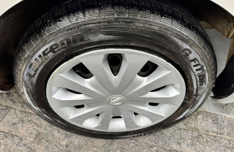 Nissan Versa 1.6 16V SV - Foto #8