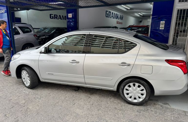Nissan Versa 1.6 16V SV - Foto #9