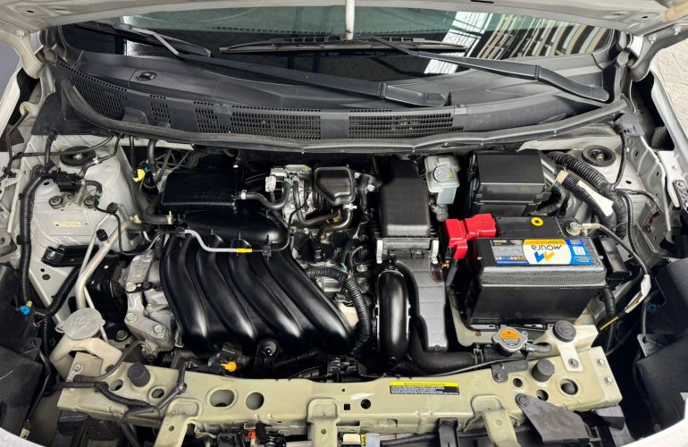 Nissan Versa 1.6 16V SV - Foto #10