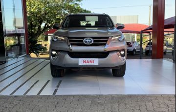 Toyota SW4 2.8 TDI SRX 7L 4x4 (Aut) - Foto #2