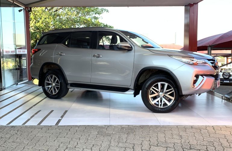 Toyota SW4 2.8 TDI SRX 7L 4x4 (Aut) - Foto #4