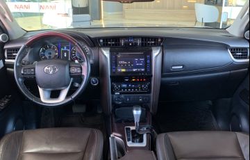 Toyota SW4 2.8 TDI SRX 7L 4x4 (Aut) - Foto #5