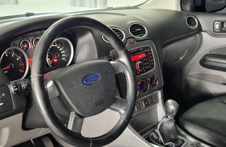 Ford Focus Hatch GL 1.6 16V (Flex) - Foto #5