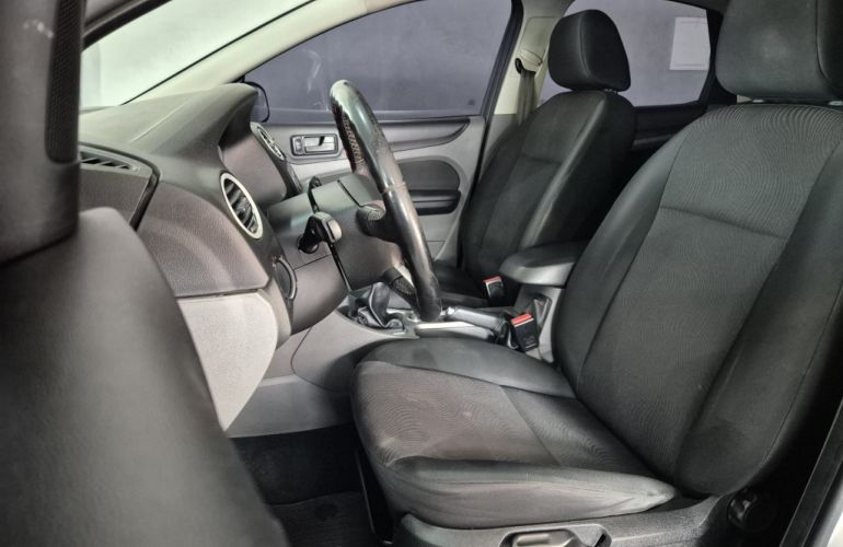 Ford Focus Hatch GL 1.6 16V (Flex) - Foto #6