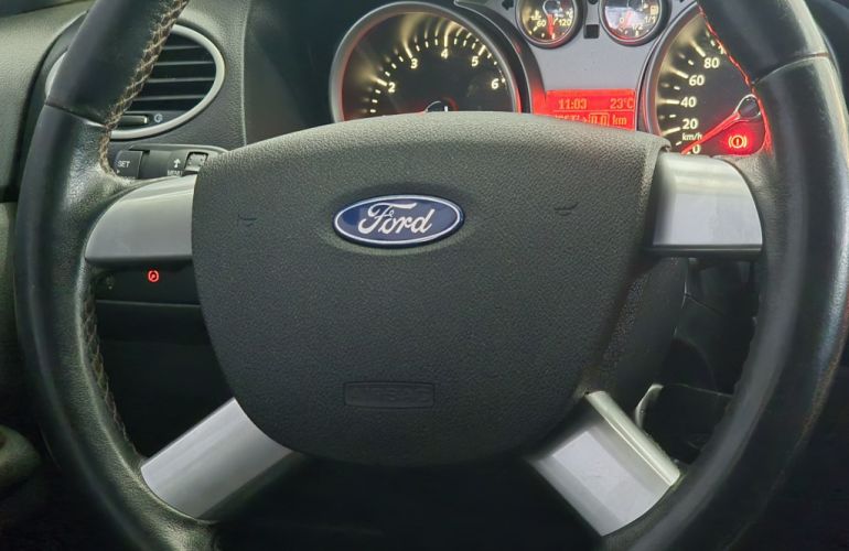 Ford Focus Hatch GL 1.6 16V (Flex) - Foto #10