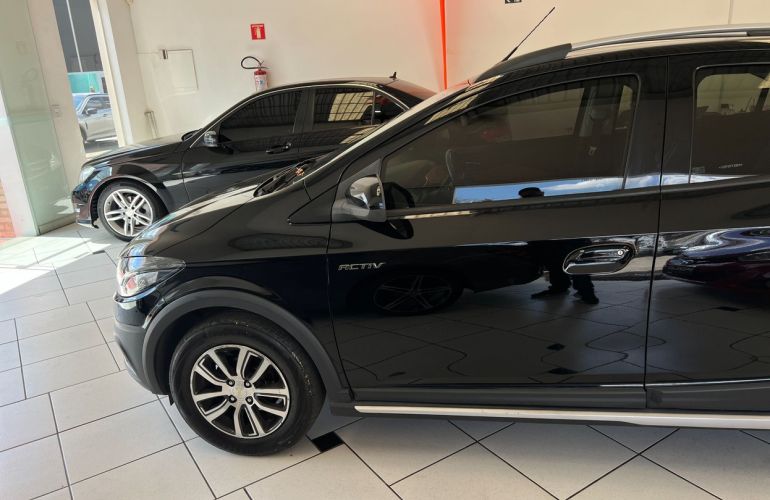 Chevrolet Onix 1.4 MPFi Activ 8v - Foto #3