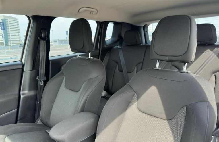 Jeep Renegade 1.8 16v - Foto #6