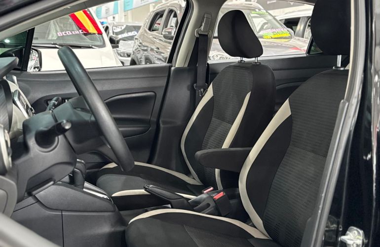 Nissan Versa 1.6 16V Sense - Foto #6
