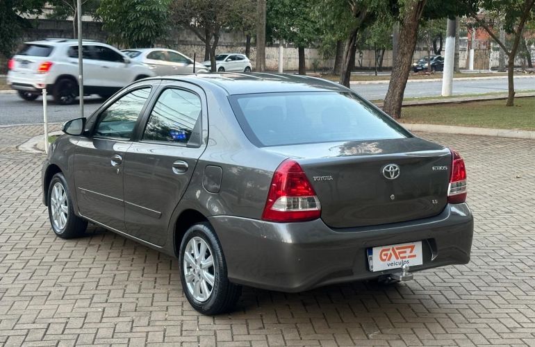 Toyota Etios 1.5 X Plus Sedan 16v - Foto #2
