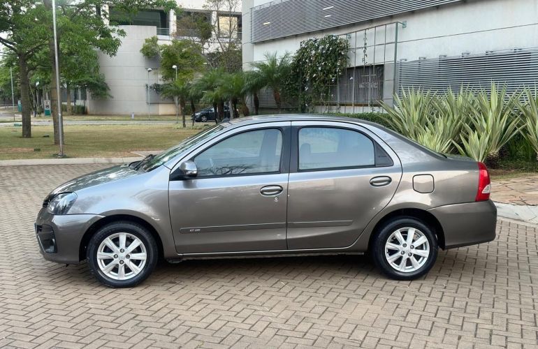 Toyota Etios 1.5 X Plus Sedan 16v - Foto #10