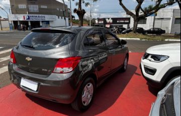 Chevrolet Onix 1.0 MPFi LT 8v - Foto #4