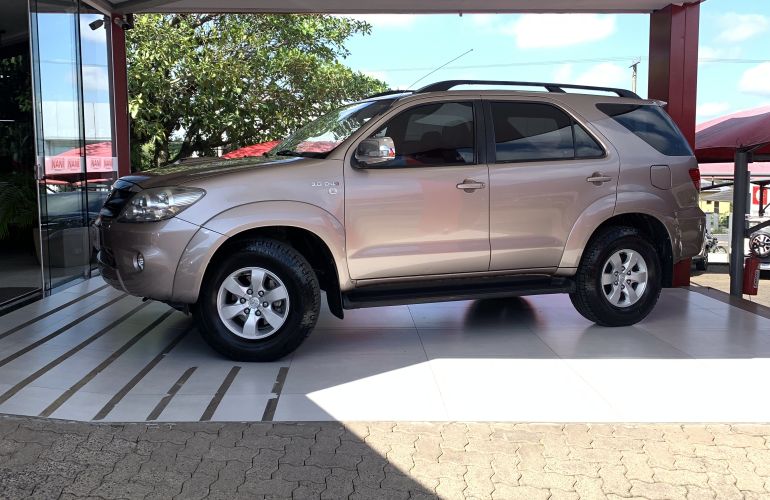 Toyota Hilux SW4 SRV 4x4 3.0 Turbo  (aut) - Foto #1