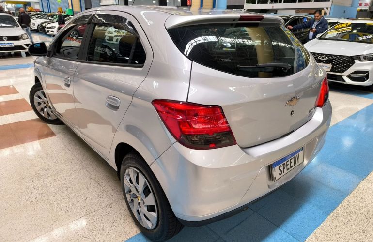 Chevrolet Onix 1.4 MPFi LT 8v - Foto #6