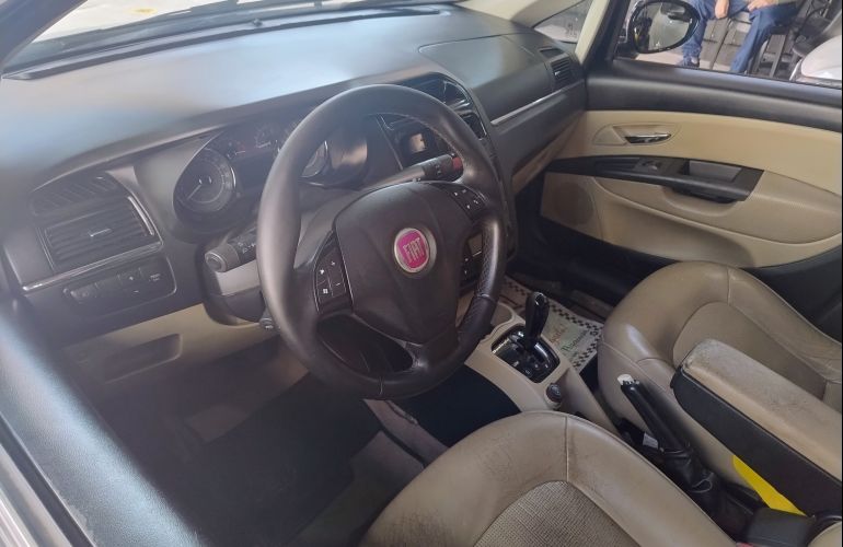 Fiat Linea Absolute 1.8 16V Dualogic (Flex) - Foto #3