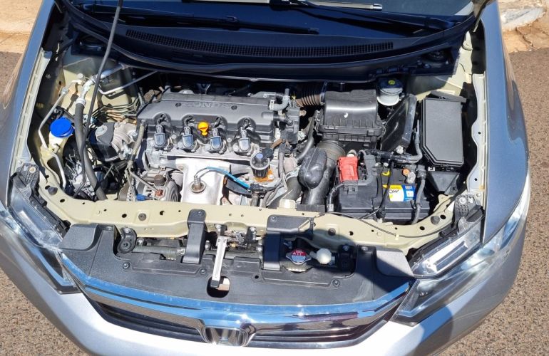 Honda Civic 2.0 LXR 16v - Foto #9