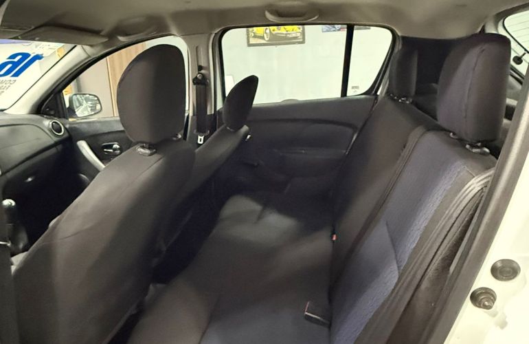 Renault Sandero Expression 1.0 16V (Flex) - Foto #2
