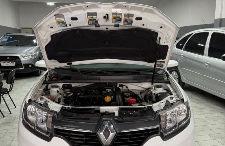 Renault Sandero Expression 1.0 16V (Flex) - Foto #8