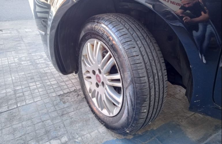 Fiat Linea LX 1.9 16V (Flex) - Foto #9