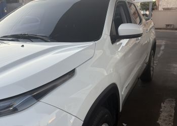 Fiat Toro Freedom 1.8 AT6 4x2 (Flex) - Foto #2