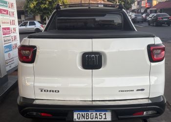 Fiat Toro Freedom 1.8 AT6 4x2 (Flex) - Foto #5