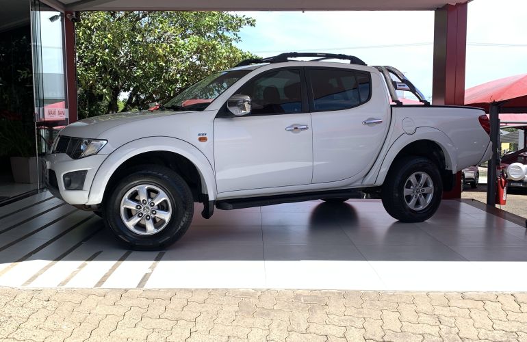 Mitsubishi L200 Triton HPE 4x4 3.2 DI-D (Aut) - Foto #1