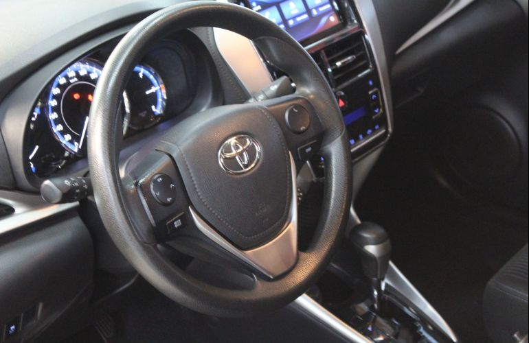 Toyota Yaris 1.5 16V Sedan Xl Live Multidrive - Foto #4