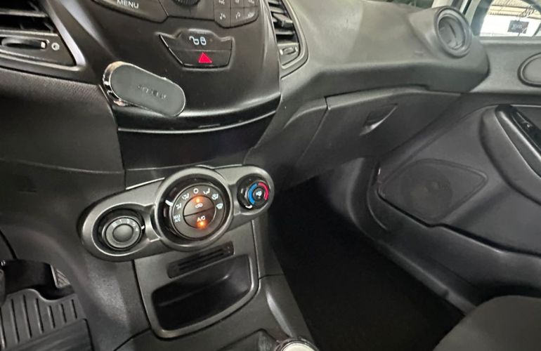Ford Fiesta 1.5 S Hatch 16v - Foto #8