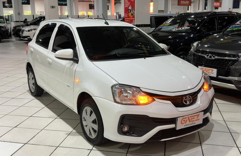 Toyota Etios 1.3 X 16v - Foto #3