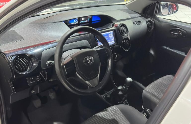 Toyota Etios 1.3 X 16v - Foto #6