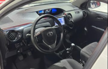 Toyota Etios 1.3 X 16v - Foto #6