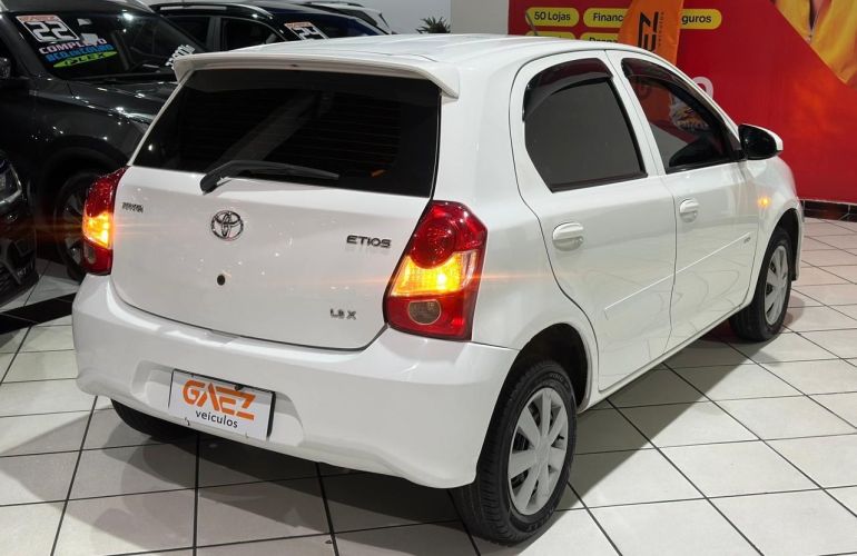 Toyota Etios 1.3 X 16v - Foto #9