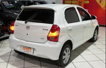 Toyota Etios 1.3 X 16v - Foto #9