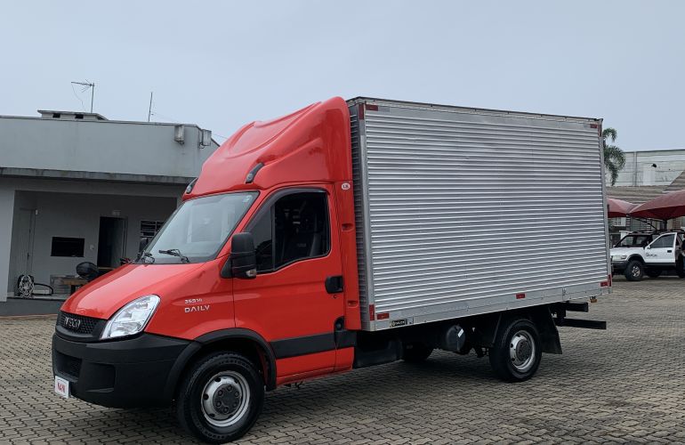 Iveco Daily 35S14 CS - 3750 Luxo - Foto #1
