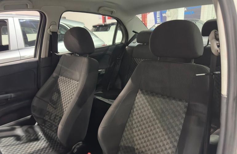 Volkswagen Voyage 1.6 Mi Comfortline 8v - Foto #8