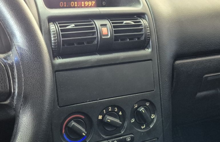 Chevrolet Astra Hatch 2.0 (Flex) - Foto #8