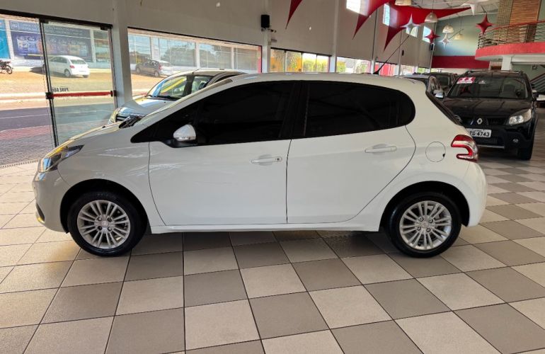 Peugeot 208 Active Pack 1.2 12V (Flex) - Foto #4