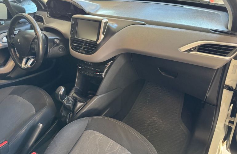 Peugeot 208 Active Pack 1.2 12V (Flex) - Foto #9