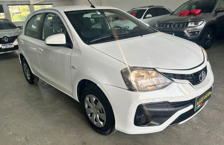 Toyota Etios 1.5 Xs 16V Flex 4p Automático - Foto #2