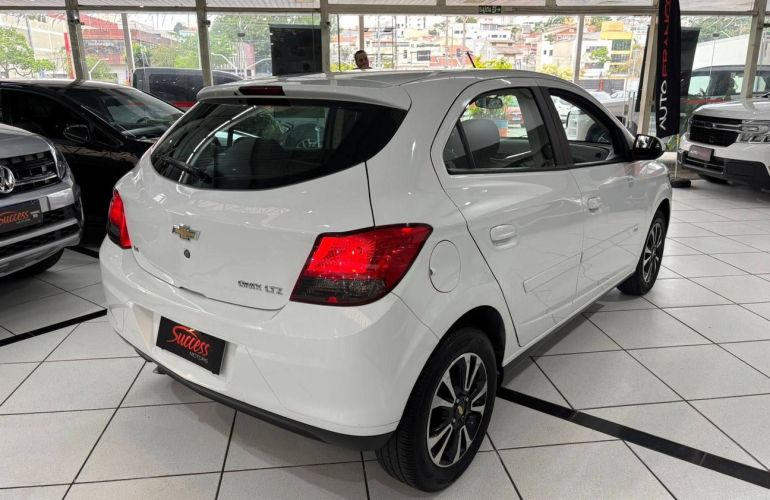 Chevrolet Onix 1.4 MPFi LTZ 8v - Foto #2