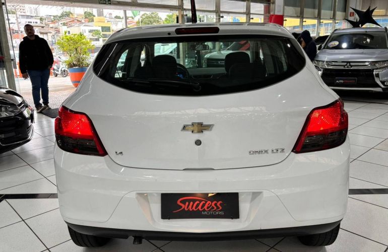 Chevrolet Onix 1.4 MPFi LTZ 8v - Foto #6